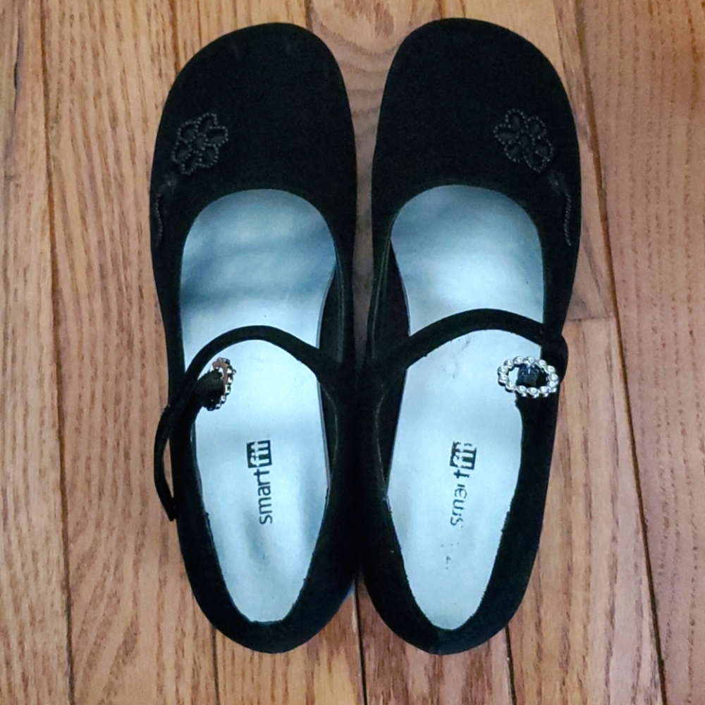 Girls black dress shoes, size 4